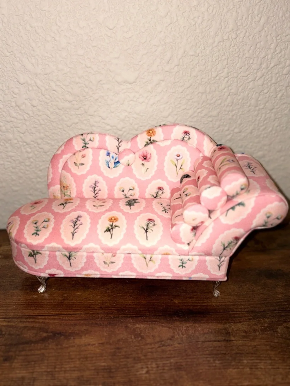 Viral New Mini Floral Chaise Lounge Jewelry Box Pink Velvet Vanity Decor